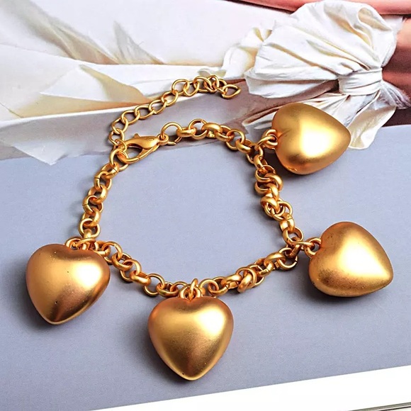 Zara Dangle Charms Matte Gold Queen of Hearts Bracelet - Picture 5 of 7